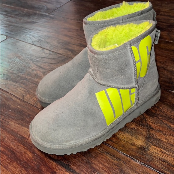 Women Uggs Boots Gray and Lime Green Boots - Picture 1 of 3